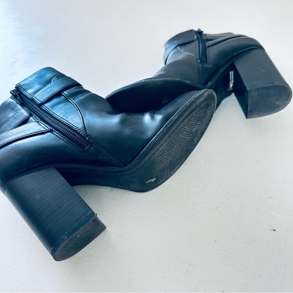 Aldo Black faux leather Buckle Strap Ankle Boots size 7.5 - Picture 5 of 11